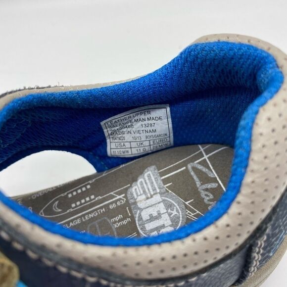 Clarks Kid’s Jet Themed Velcro Leather Light Up Sandals - Picture 6 of 13